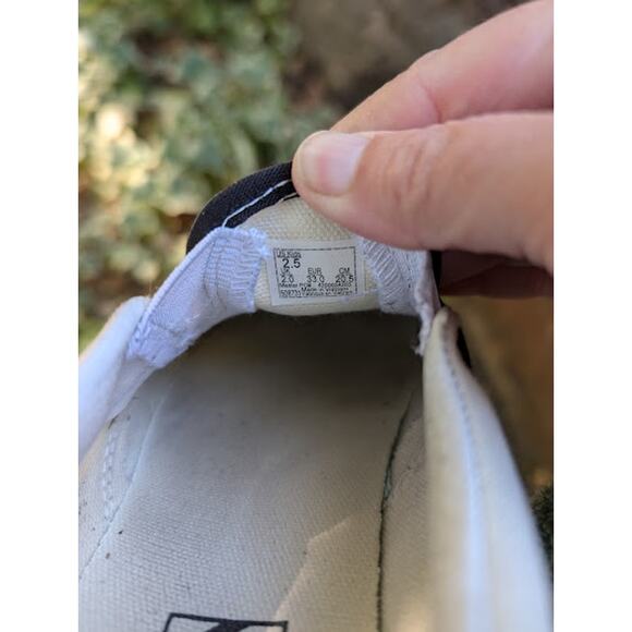 Vans, black and off white checkered slip ons size kids 2.5 - Picture 7 of 8